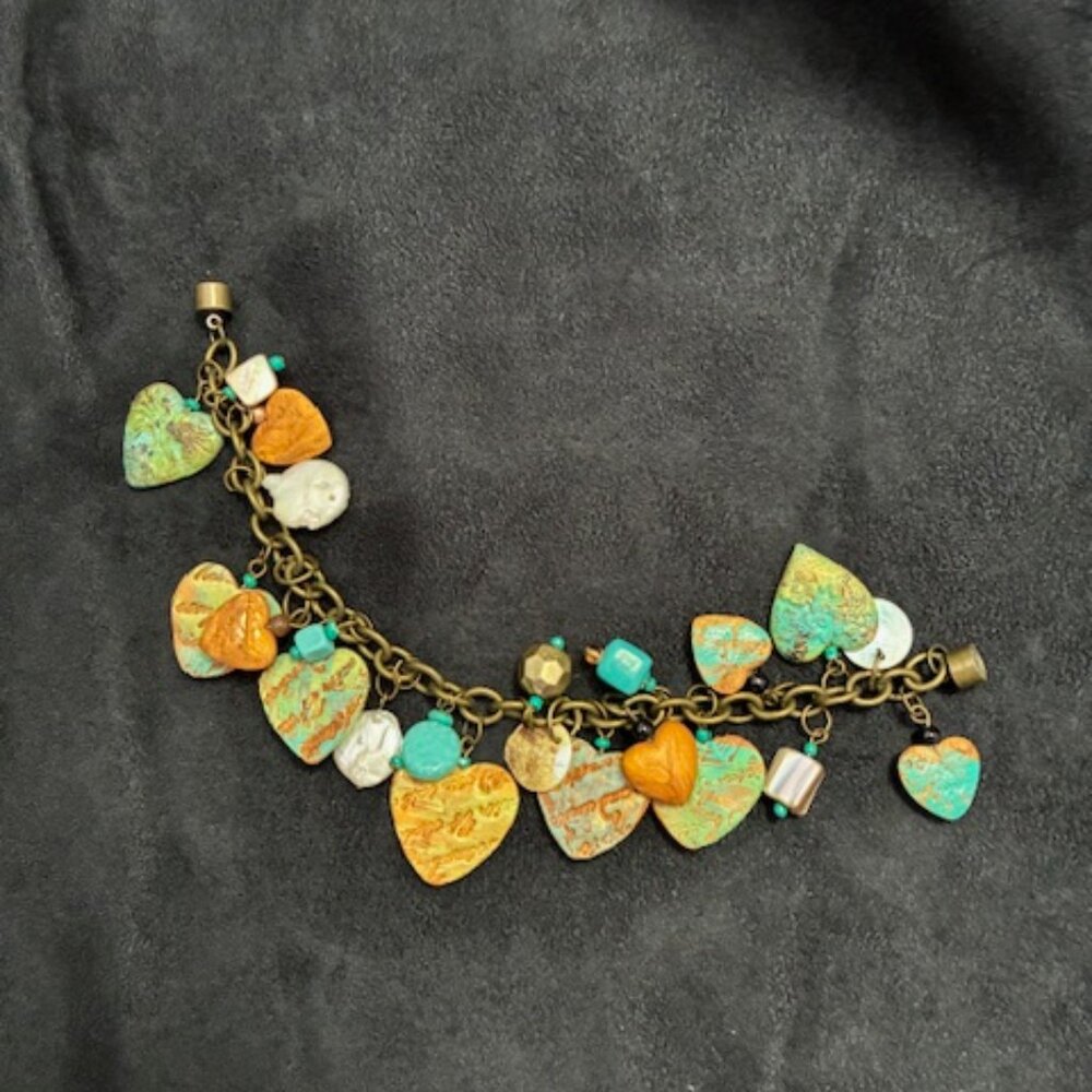 Bracelet with heart and bead charms, magnet latch